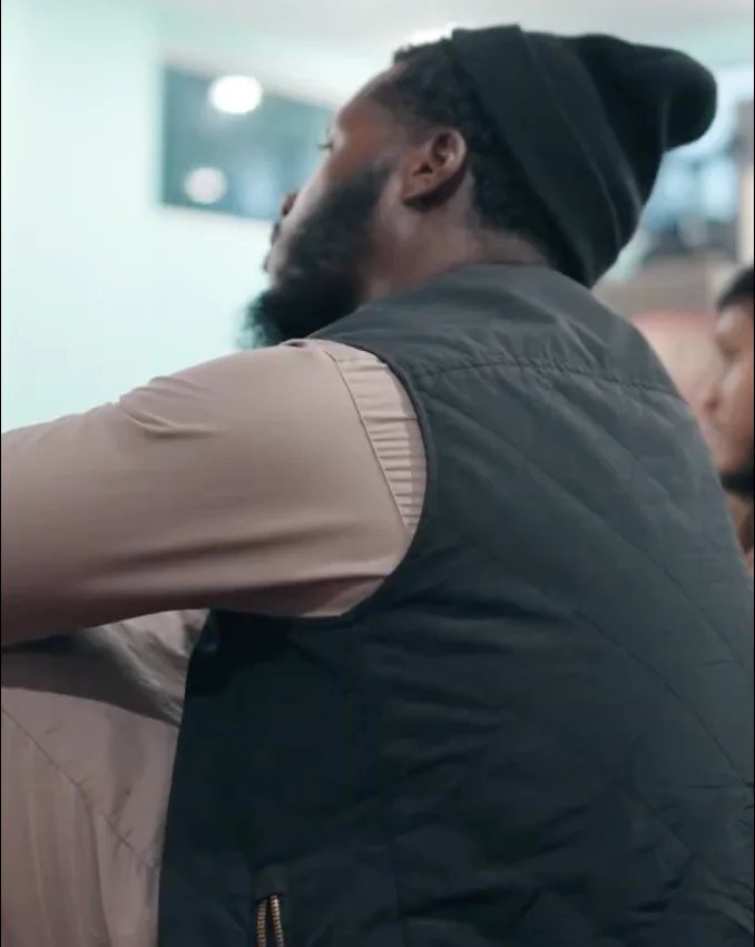 Two attendees greeting each other.